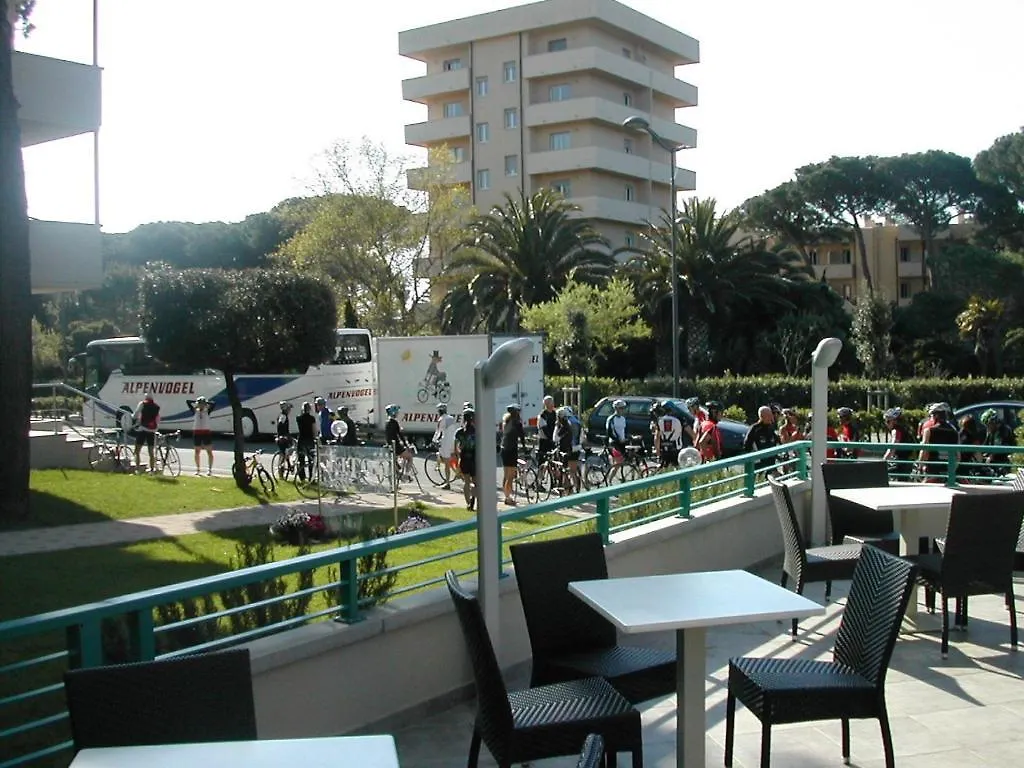 Hotel Flora Marina Di Bibbona