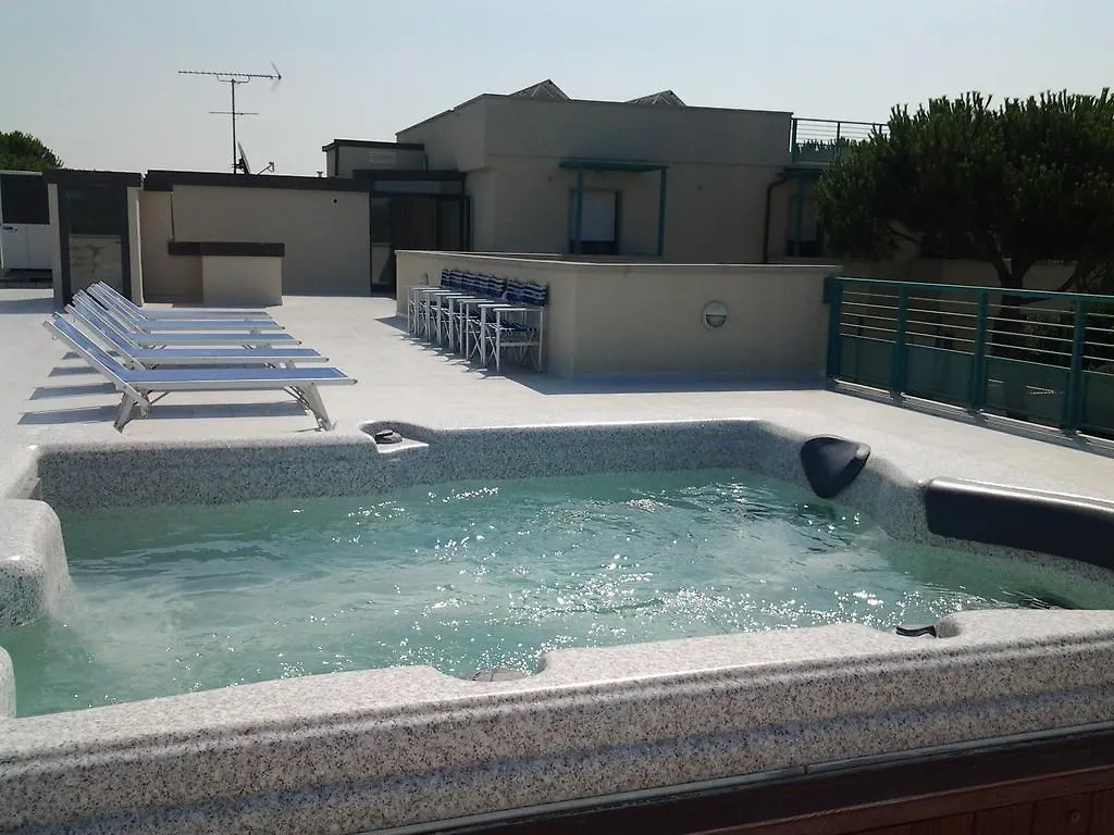 Hotel Flora Marina Di Bibbona