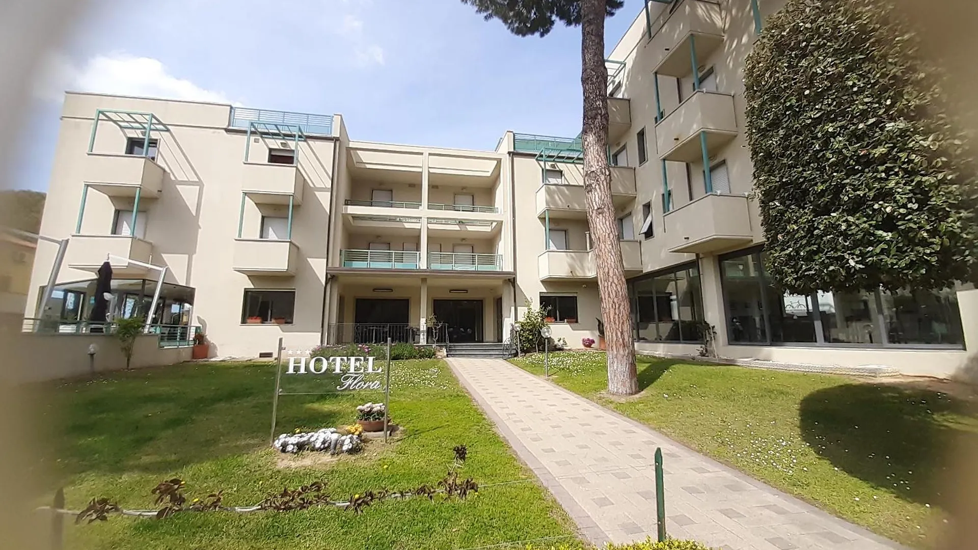 Hotel Flora Marina Di Bibbona